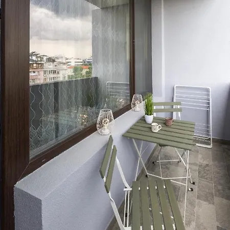 Sunny Apartment *